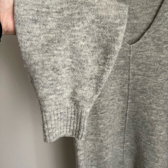 H&M Gray Wool Blend V-Neck Tunic Sweater (S) - Picture 6 of 9